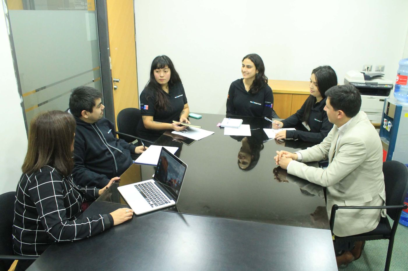 Reunión de trabajo con un equipo