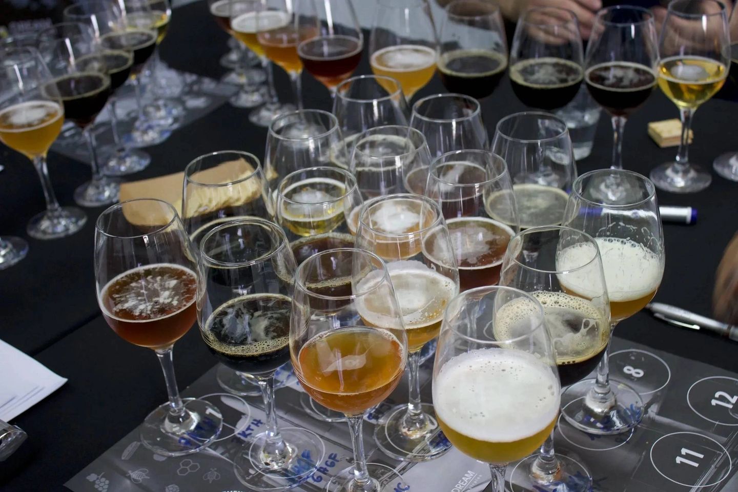 Copas con distintas bebidas fermentadas